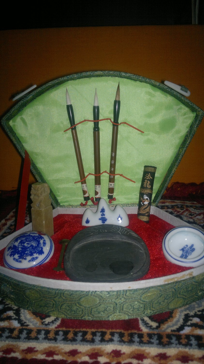 文房四宝：笔、墨、纸、砚